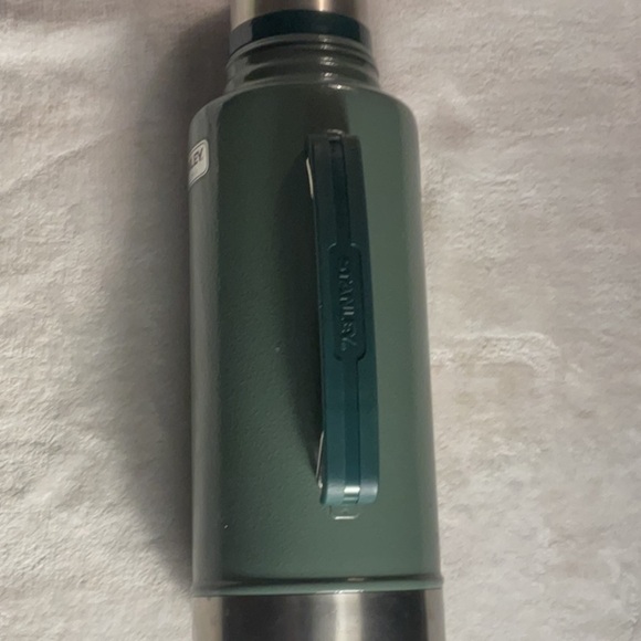 Stanley Classic Green Vacuum Bottle - Picture 6 of 8